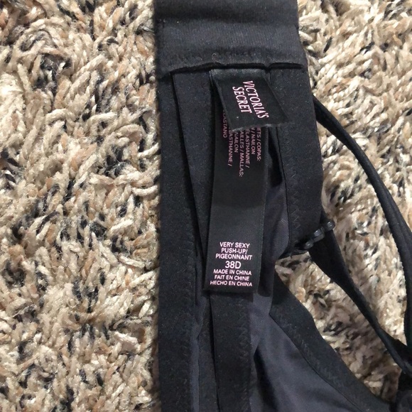 Victoria secret very sexy bra - Picture 4 of 8